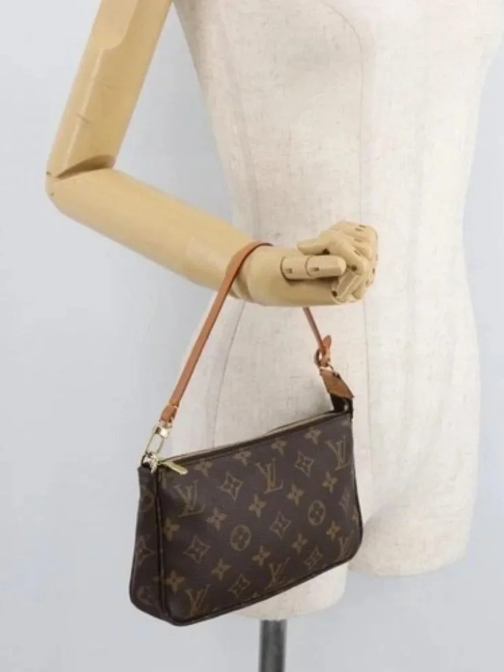 LOUIS VUITTON Monogram Pochette Accessoires Pouch M51980 LV Auth am11402V